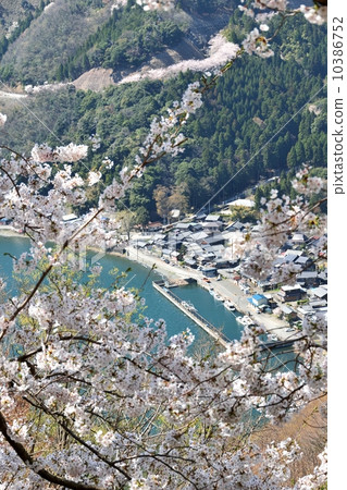 春天Oku Biwa和湖邊定居點 10386752