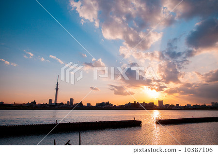 Arakawa riverbed and sky tree of evening scenery Arakawa riverbed and sky tree of evening scenery 10387106