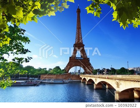 Eiffel tower, Paris. France 10392022