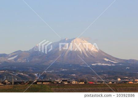 Fuji in Hokkaido in winter, Oyama 10392886