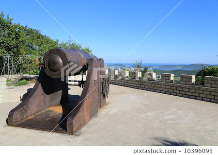 Journey to two hundred highland cannons Journey to two hundred highland cannons 10396093