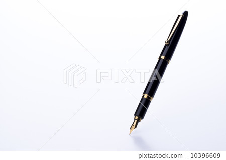 在白色背景的鋼筆 10396609