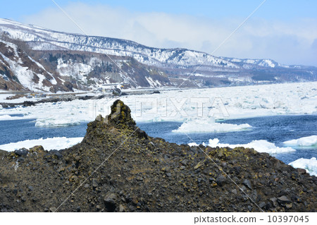 Drift ice and Tengu rock 10397045