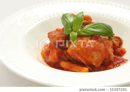 雞燉用蕃茄意大利食物白色背景 雞燉用蕃茄意大利食物白色背景 10397291