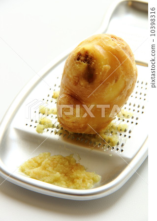 Ginger grated grind Ginger grated grind 10398316