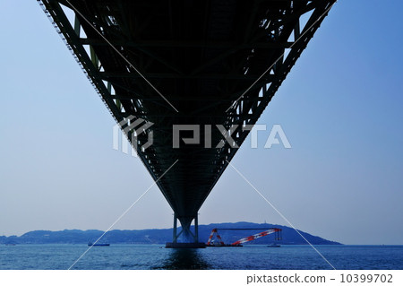 Akashi Kaikyo Bridge 10399702