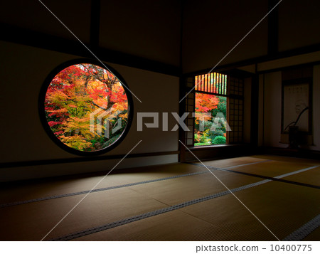 Genkoan During the wandering · Window of enlightenment - autumn leaves Genkoan During the wandering · Window of enlightenment - autumn leaves 10400775