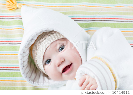 Cute baby in a funny hat on a colorful blanket 10414911