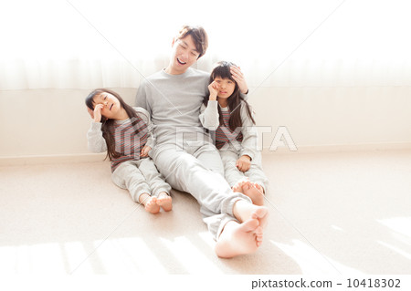 Morning pajamas parent and child Morning pajamas parent and child 10418302