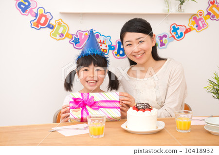 Girls and mothers celebrating their birthday 10418932