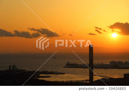 Dusk of Chiba Harbor 10420883