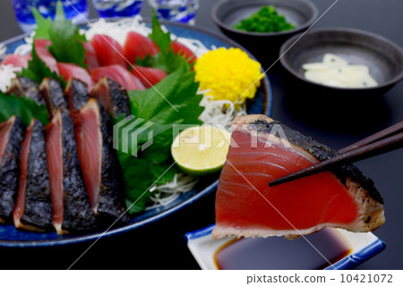 鰹魚和鰹魚生魚片的小吃 鰹魚和鰹魚生魚片的小吃 10421072