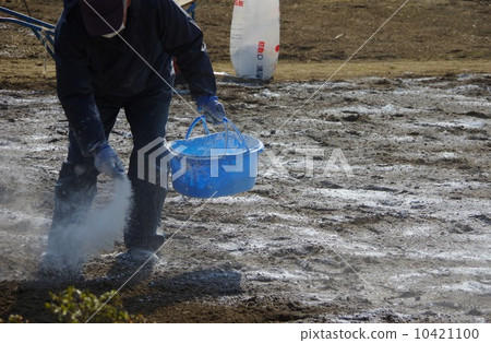 Improvement of the soil of the field making ground of the field 10421100