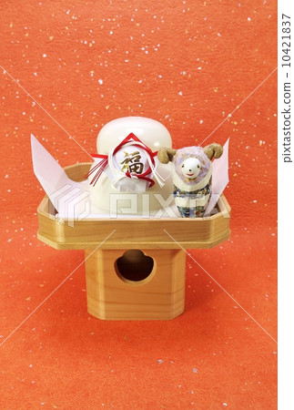 New Year's card 2015 · "One Ram" on Mikao and Kagami cake · Silver leaf red Japanese paper back vertical position postcard correspondence ratio New Year's card 2015 · "One Ram" on Mikao and Kagami cake · Silver leaf red Japanese paper back vertical position postcard correspondence ratio 10421837
