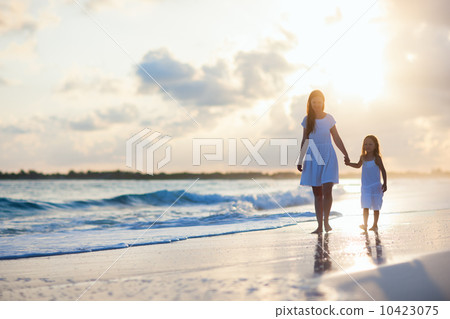 Family at sunset Family at sunset 10423075