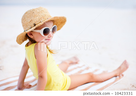 Adorable little girl at beach Adorable little girl at beach 10423331