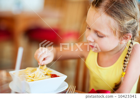Little girl eating pasta 10423341