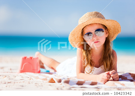 Adorable little girl at beach 10423342