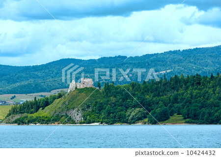 Czorsztyn Castle summer view (Poland). 10424432