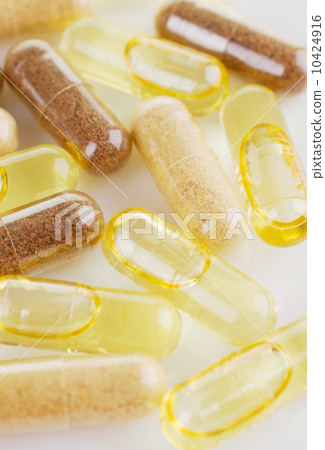 Natural vitamin supplements 10424916