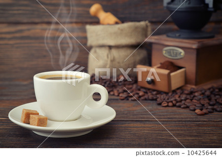 Cup of hot espresso 10425644