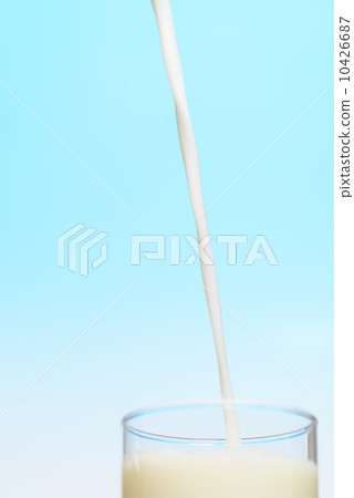 Pour milk Pour milk 10426687