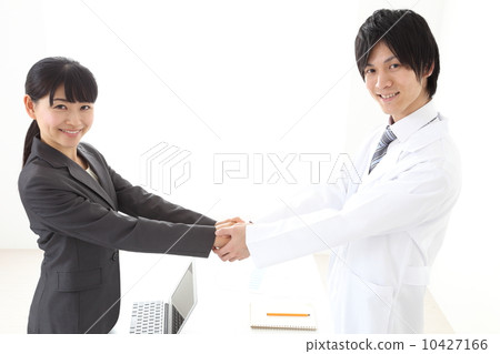 MR和醫生用雙手握手 MR和醫生用雙手握手 10427166