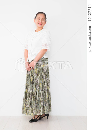 一個女人帶著微笑 一個女人帶著微笑 10427714