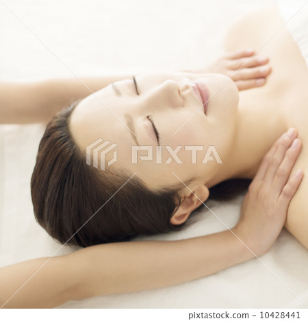 Women who receive esthetic Women who receive esthetic 10428441