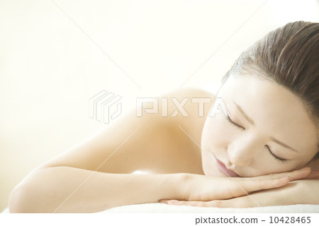 Women who receive esthetic Women who receive esthetic 10428465