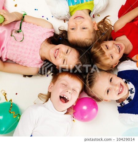 Croup of happy children lying in a circle Croup of happy children lying in a circle 10429014