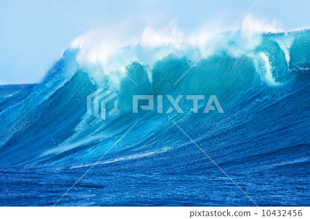 Beautiful Blue Ocean Wave 10432456