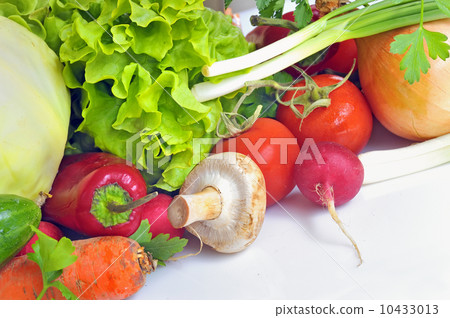 Fresh vegetables isolated Fresh vegetables isolated 10433013
