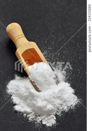 Wooden shovel with sodium bicarbonate Wooden shovel with sodium bicarbonate 10433980