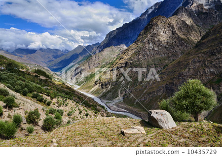 Green mountain valley 10435729