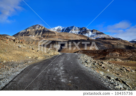Road in Himalayas mountains 10435736