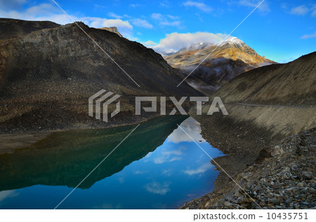 Mountain pass 10435751