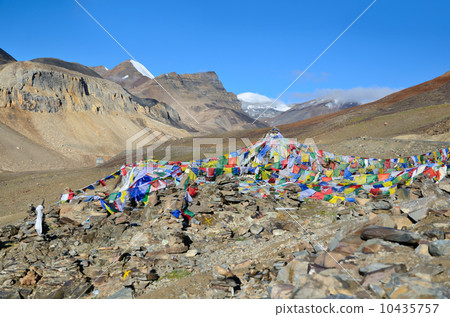 Mountain pass Mountain pass 10435757