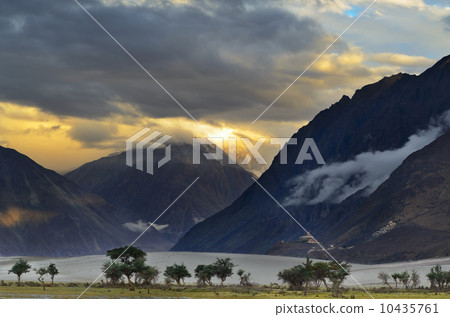 Sunset over Nubra valley 10435761
