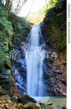 Watari瀑布長野縣Nagiso長野縣Prf的Medaki瀑布。 10436002