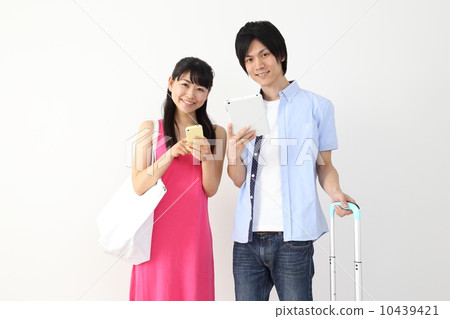 A couple to look for in a smartphone or tablet while traveling 10439421