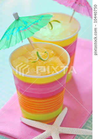 cocktail drinks 10440750