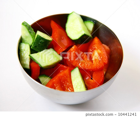 Fresh vegetable salad in metal bowl 10441241