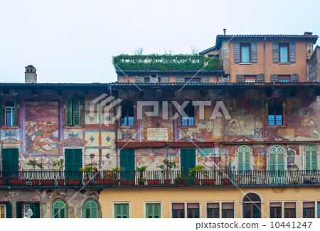 Piazza erba, verona, Italy 10441247
