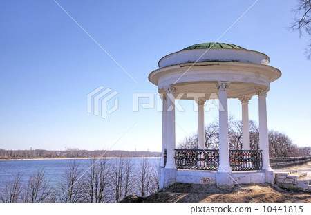 Rotunda on quay of Volga river. Yaroslavl, Russia 10441815