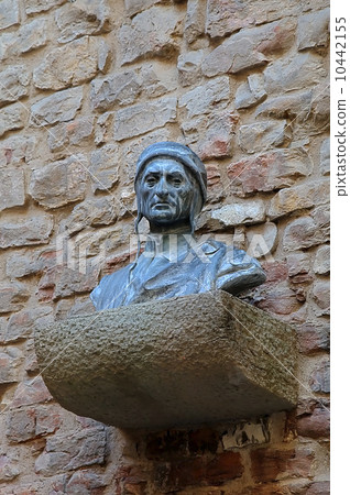 Sculpture of Dante near the House Museum of Dante in Florence, Italy 10442155