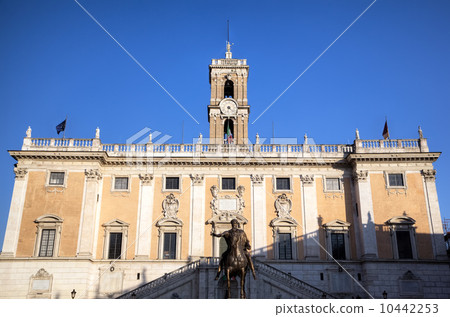 Palazzo Senatorio at Capitoline Hill. Roma (Rome), Italy Palazzo Senatorio at Capitoline Hill. Roma (Rome), Italy 10442253
