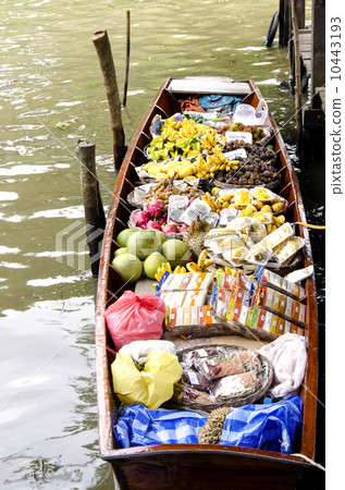 Damnoen Saduak Floating Market 10443193