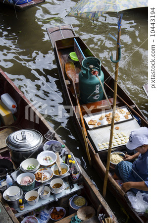 Damnoen Saduak Floating Market 10443194