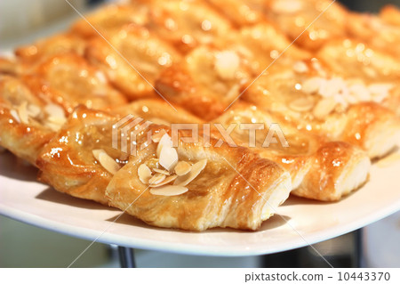 fruit danish dessert 10443370